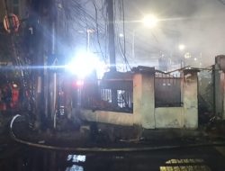 Kebakaran di Kebayoran Lama Hanguskan 18 Rumah dan 4 Usaha, Kerugian Capai Rp1,2 Miliar