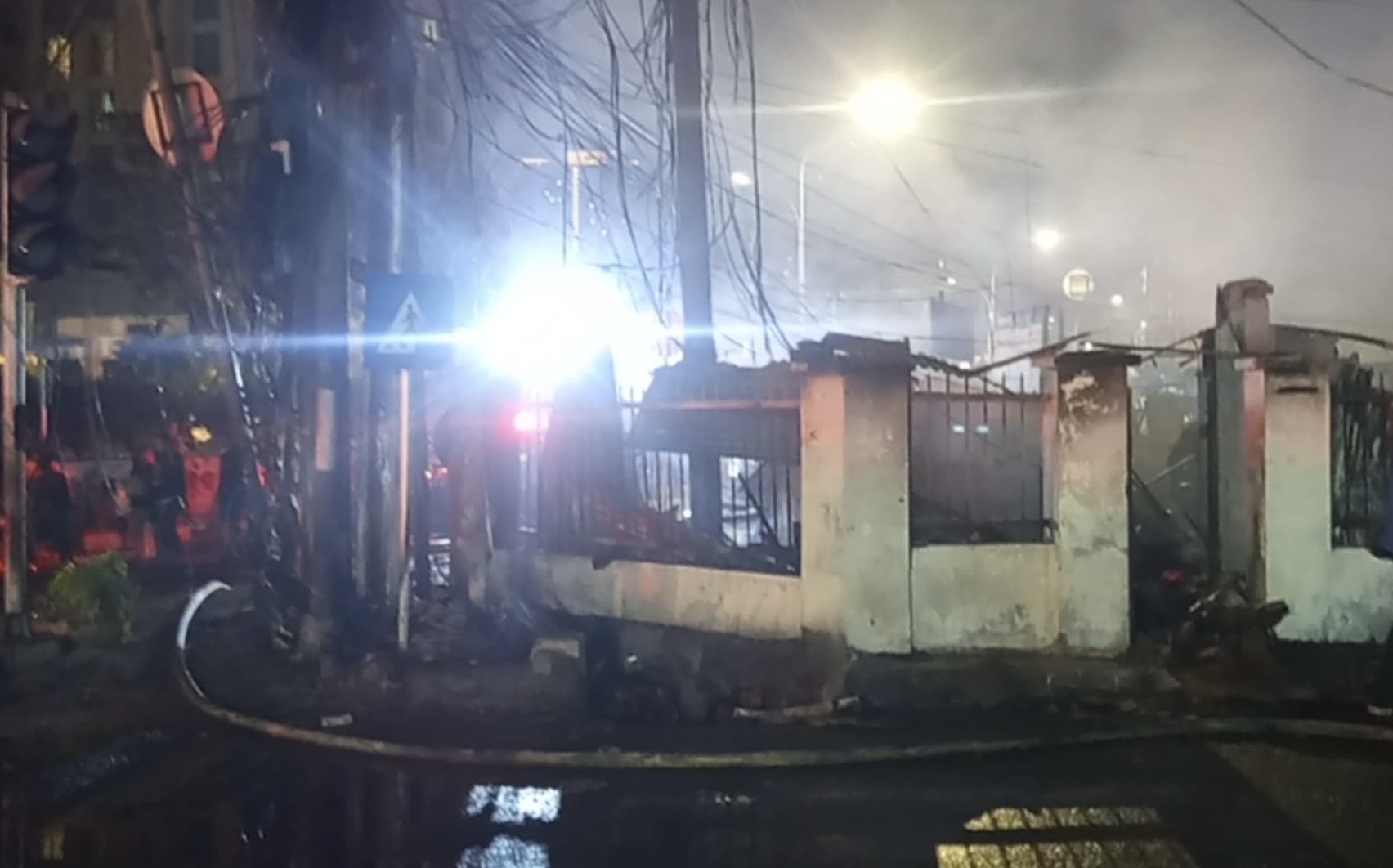 Kebakaran di Kebayoran Lama Hanguskan 18 Rumah dan 4 Usaha, Kerugian Capai Rp1,2 Miliar 1 a0db461e f970 4013 9ee9 1cca09a362c0
