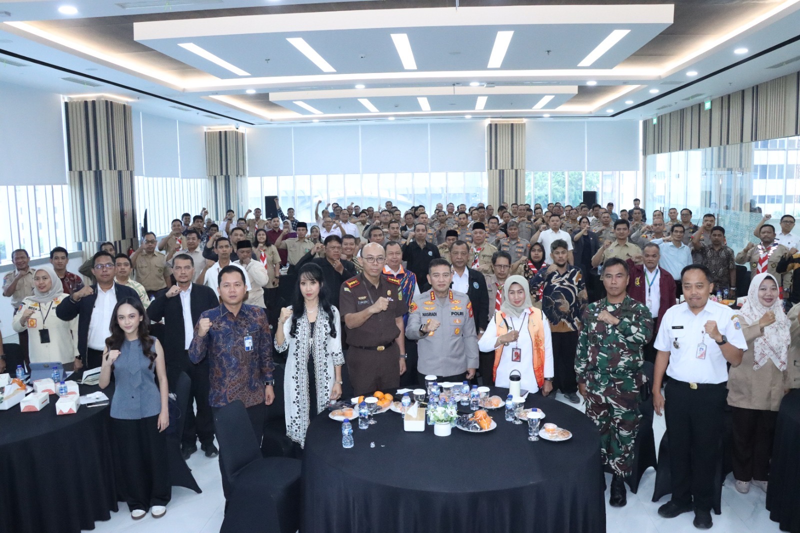 894 Personel Polres Jakbar Jadi Ortu Asuh Pelajar, Cegah Pelajar Dari Kenakalan Remaja 1 abdefbb2 a76a 499d 9513 51dfd6b01497