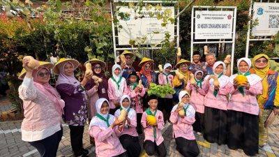 Edukasi bagi Siswa SDN Cengkareng Barat 13, Jakarta Barat Lakukan Program Urban Farming. 10 urban farming